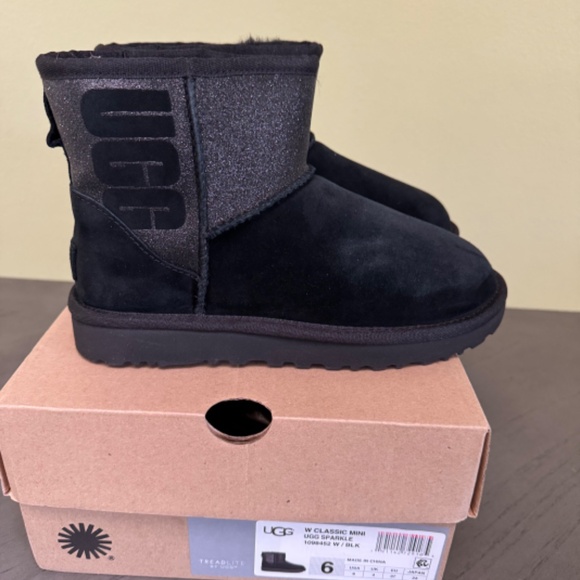 UGG CLASSIC MINI SPARKLE PINK LOGO MINI BOOTS NIB - Picture 1 of 8